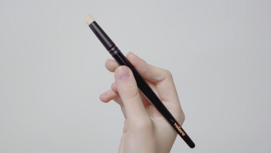 C02 Spot Concealing Brush